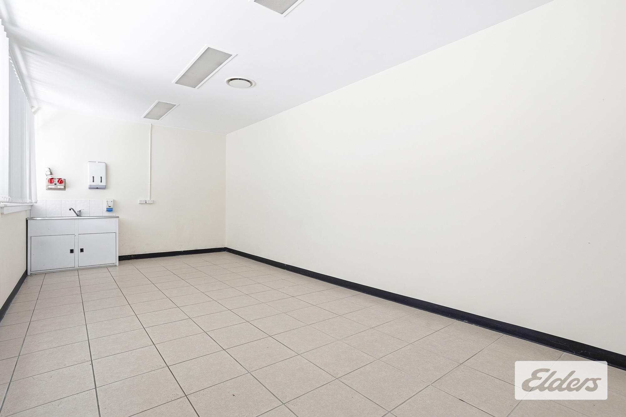 155 Alma Street, Rockhampton City, QLD, 4700 - Image 11