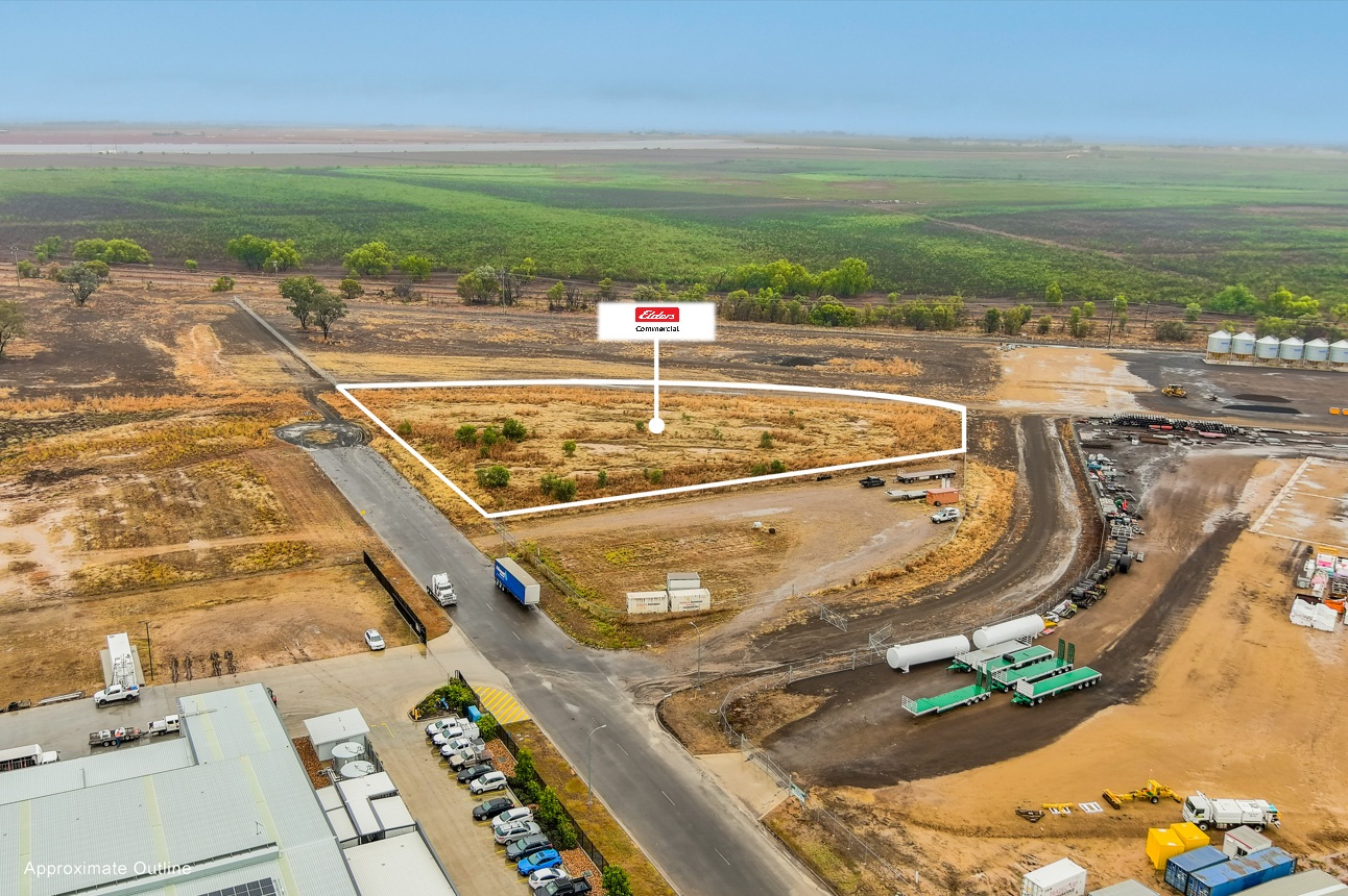 24 Sir Leslie Wilson Dr, Emerald, QLD, 4720 - Image 2