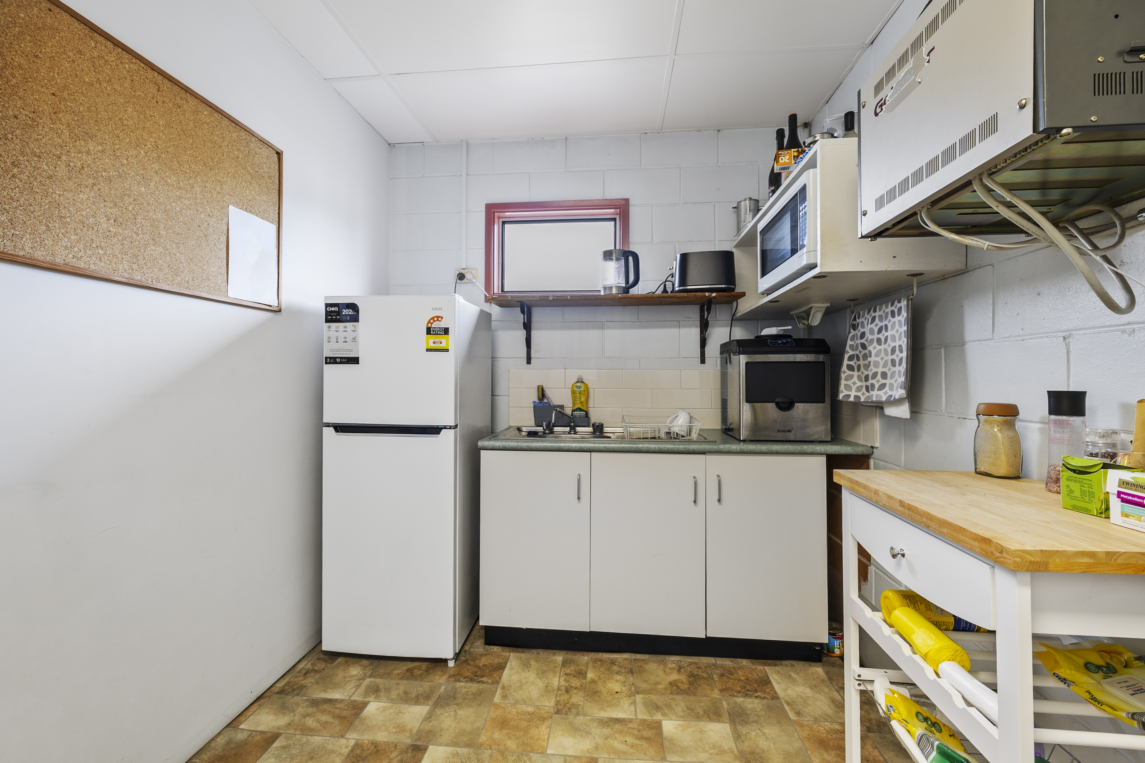 2/39 Gladstone Road, Allenstown, QLD, 4700 - Image 6