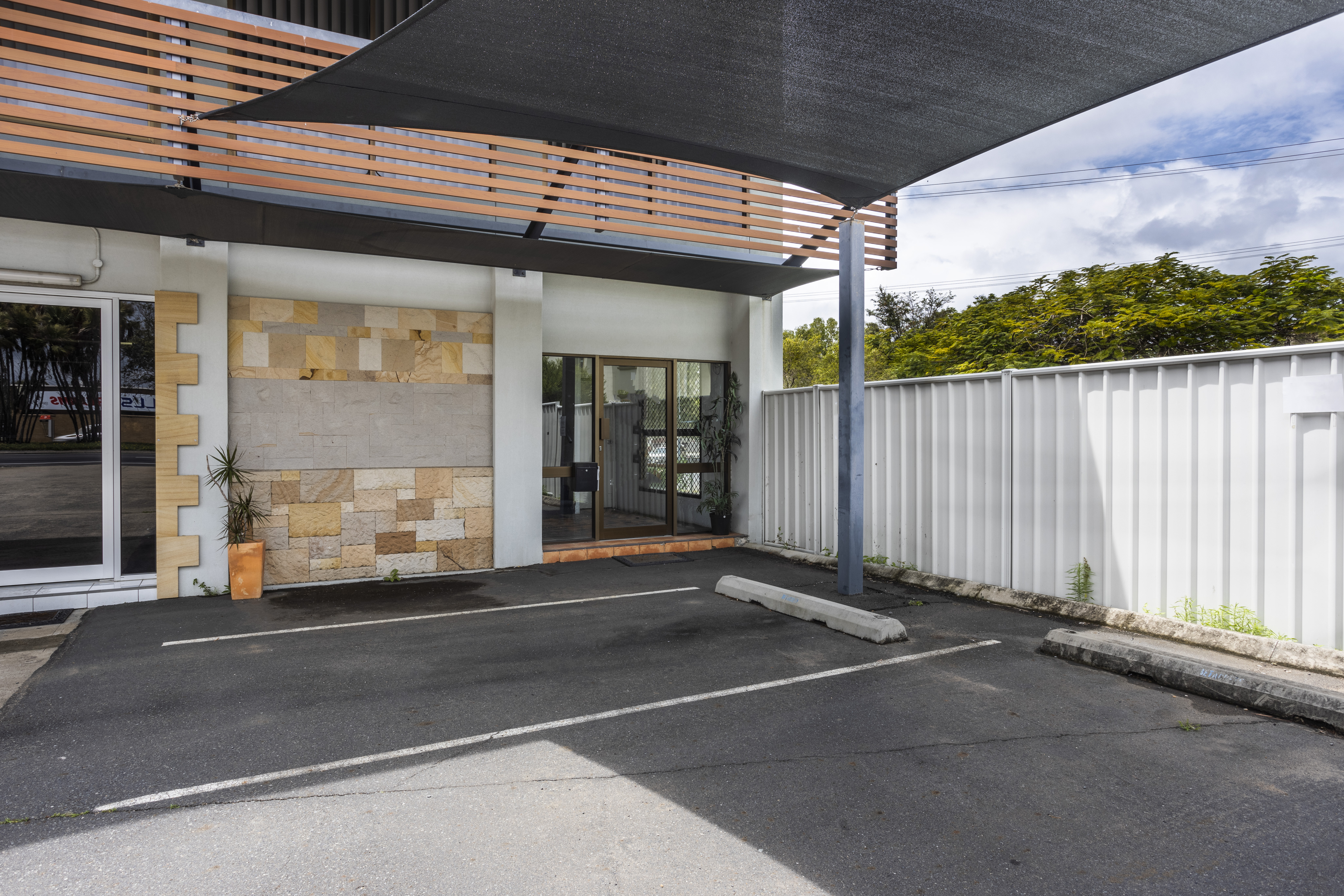 2/39 Gladstone Road, Allenstown, QLD, 4700 - Image 8