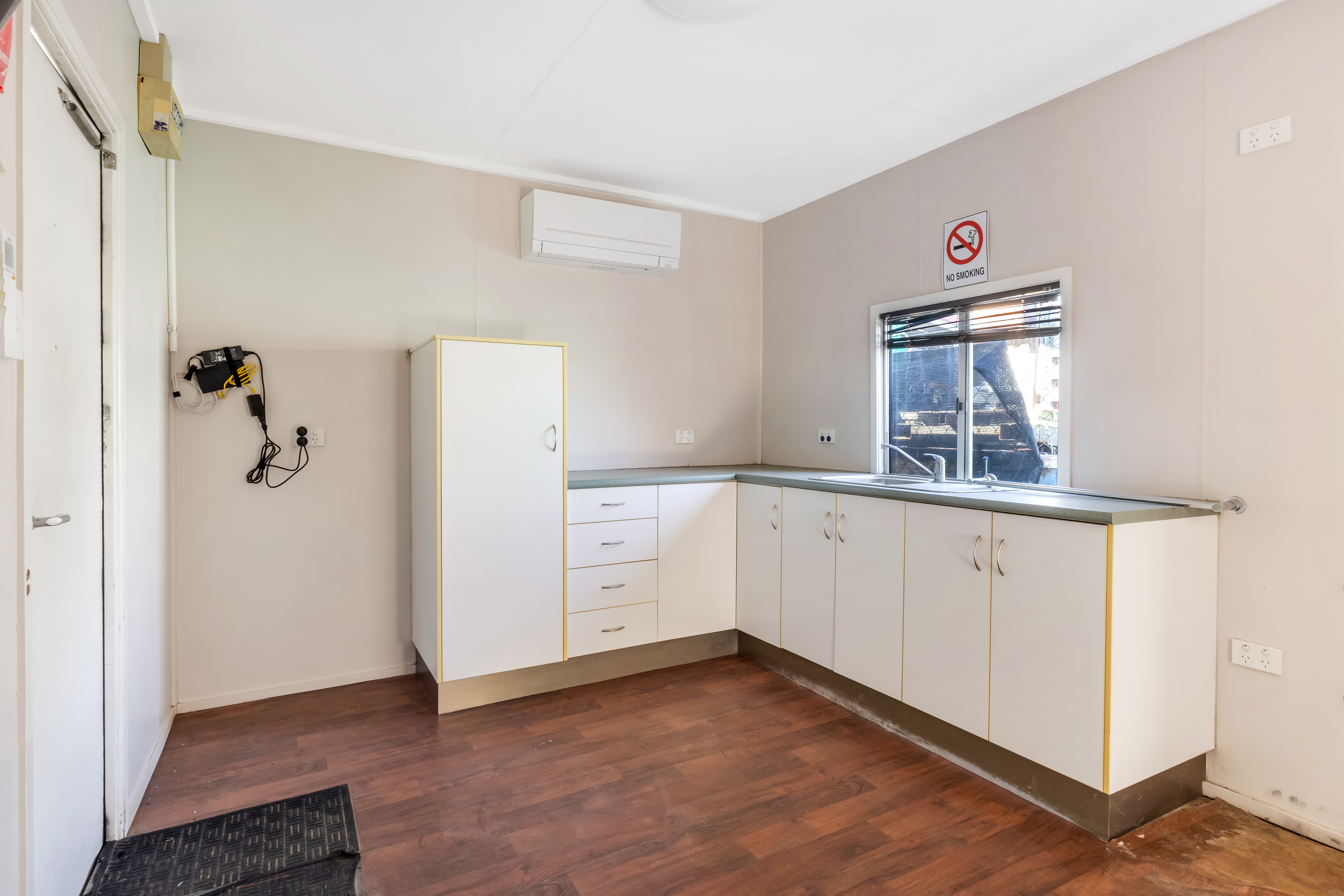 22 Brown Street, Emerald, QLD, 4720 - Image 9