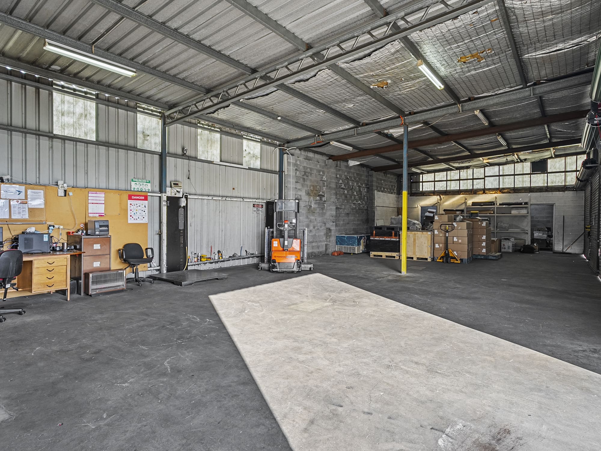 Warehouse & Hardstan/18-20 Gepp Parade, Derwent Park, TAS, 7009 - Image 4