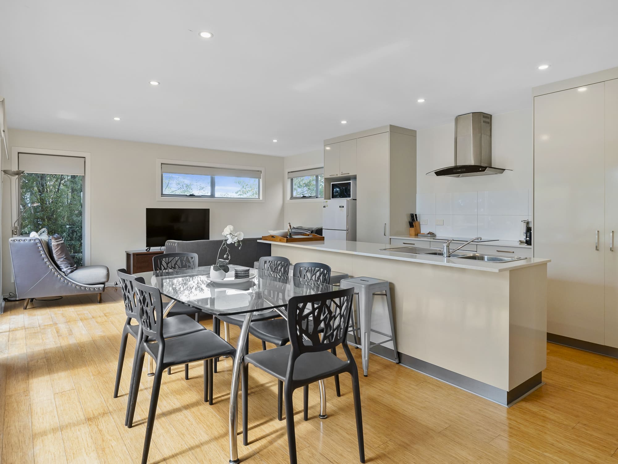 Cedar Cottages/245 Roslyn Avenue, Blackmans Bay, TAS, 7052 - Image 11